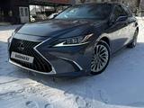 Lexus ES 300h 2022 годаfor19 500 000 тг. в Алматы