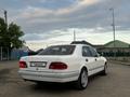 Mercedes-Benz E 200 1995 года за 1 600 000 тг. в Атырау – фото 4