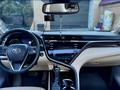 Toyota Camry 2018 года за 10 300 000 тг. в Уральск – фото 11