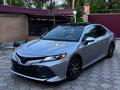 Toyota Camry 2018 года за 10 300 000 тг. в Уральск – фото 2