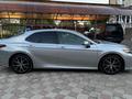 Toyota Camry 2018 года за 10 300 000 тг. в Уральск – фото 5