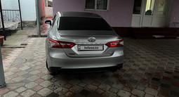 Toyota Camry 2018 года за 11 000 000 тг. в Алматы – фото 2