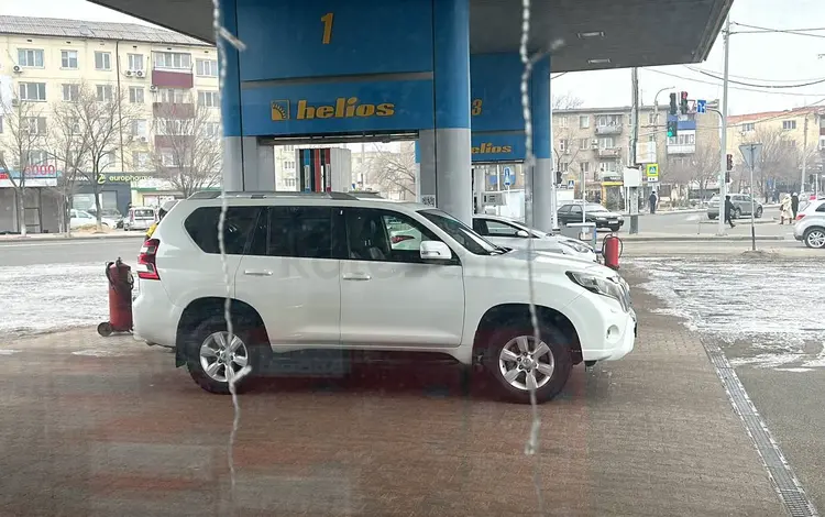 Toyota Land Cruiser Prado 2014 года за 16 490 000 тг. в Атырау