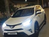 Toyota RAV4 2017 года за 12 800 000 тг. в Шымкент – фото 2