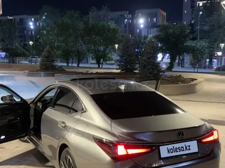Lexus ES 250 2022 года за 20 000 000 тг. в Алматы – фото 4