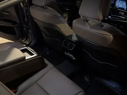 Lexus ES 250 2022 года за 20 000 000 тг. в Алматы – фото 16
