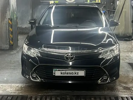 Toyota Camry 2017 года за 12 000 000 тг. в Усть-Каменогорск – фото 2