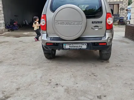 Chevrolet Niva 2014 года за 2 800 000 тг. в Атырау – фото 3