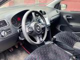 Volkswagen Polo 2011 года за 2 300 000 тг. в Атырау – фото 3