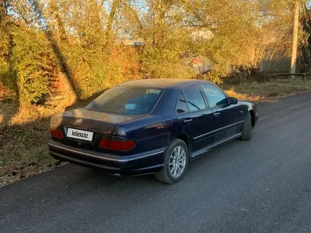 Mercedes-Benz E 230 1996 года за 1 800 000 тг. в Петропавловск – фото 2