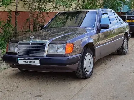 Mercedes-Benz E 220 1993 года за 3 000 000 тг. в Жезказган – фото 3