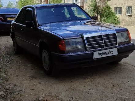 Mercedes-Benz E 220 1993 года за 3 000 000 тг. в Жезказган – фото 4