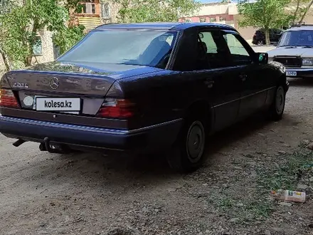 Mercedes-Benz E 220 1993 года за 3 000 000 тг. в Жезказган – фото 9