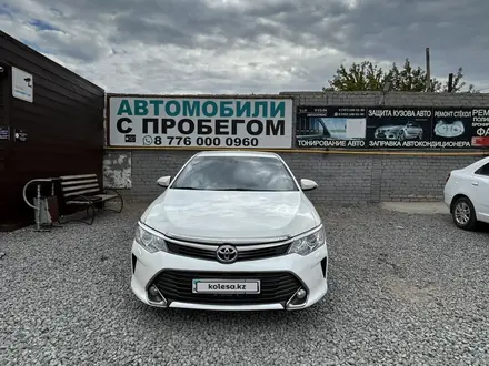 Toyota Camry 2015 года за 9 700 000 тг. в Актобе