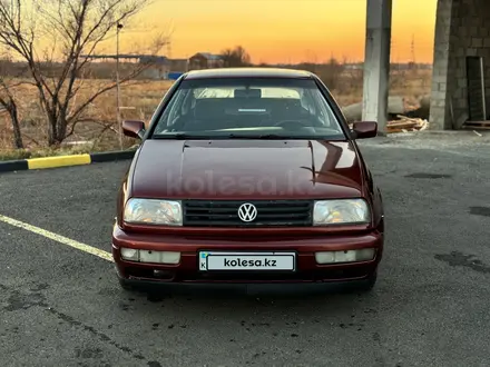 Volkswagen Vento 1992 года за 1 400 000 тг. в Караганда