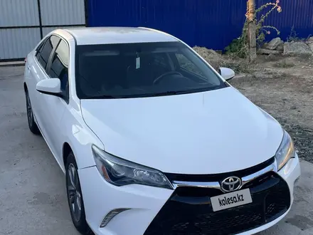 Toyota Camry 2016 года за 6 500 000 тг. в Атырау – фото 2