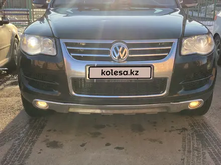 Volkswagen Touareg 2008 года за 7 500 000 тг. в Астана – фото 21
