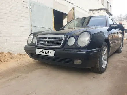 Mercedes-Benz E 230 1995 года за 2 650 000 тг. в Павлодар