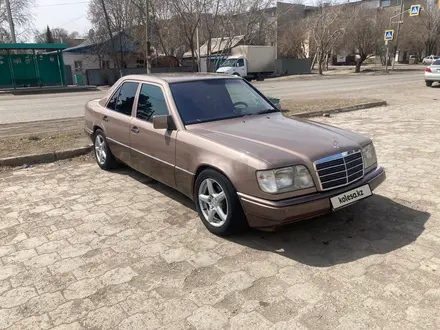 Mercedes-Benz E 280 1993 года за 4 200 000 тг. в Караганда – фото 2