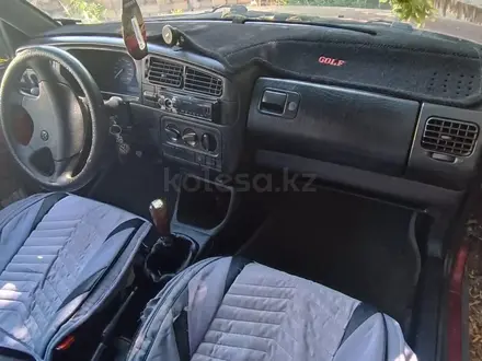 Volkswagen Golf 1993 года за 700 000 тг. в Семей – фото 11