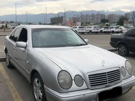 Mercedes-Benz E 240 1998 года за 3 300 000 тг. в Алматы – фото 2