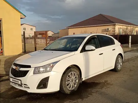 Chevrolet Cruze 2013 года за 3 600 000 тг. в Атырау – фото 2