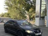 Volkswagen Passat 2005 года за 3 000 000 тг. в Алматы – фото 2