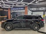 Toyota Highlander 2017 года за 20 000 000 тг. в Атырау