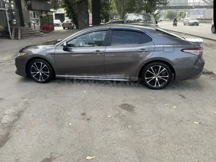 Toyota Camry 2019 года за 10 000 000 тг. в Алматы – фото 2