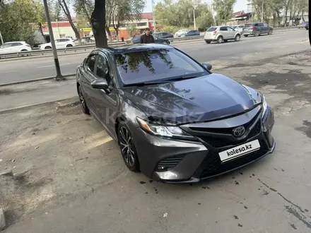 Toyota Camry 2019 года за 10 000 000 тг. в Алматы – фото 4