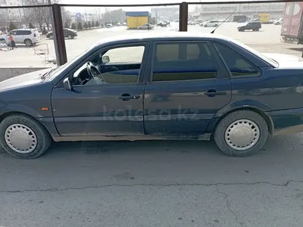 Volkswagen Passat 1994 года за 1 500 000 тг. в Жетысай – фото 2