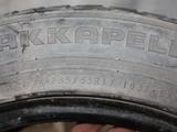 Резина шина 1 шт 235 55 17 Hakkapeilitta 7 2012 года за 1 000 тг. в Караганда – фото 3