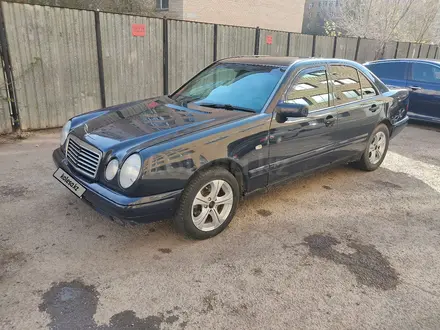 Mercedes-Benz E 280 1997 года за 2 800 000 тг. в Астана