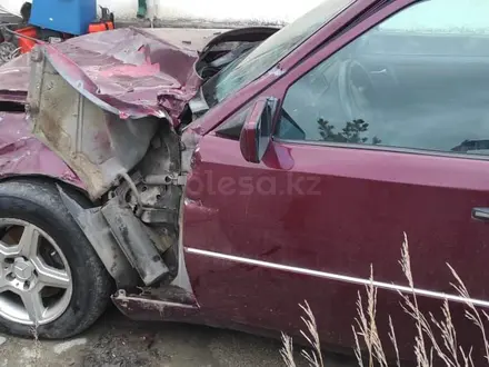 Mercedes-Benz E 220 1994 года за 900 000 тг. в Астана – фото 5