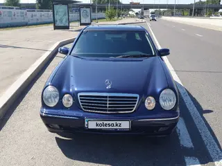 Mercedes-Benz E 240