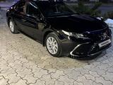 Toyota Camry 2022 года за 14 800 000 тг. в Алматы – фото 2