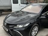 Toyota Camry 2022 года за 14 800 000 тг. в Алматы – фото 5