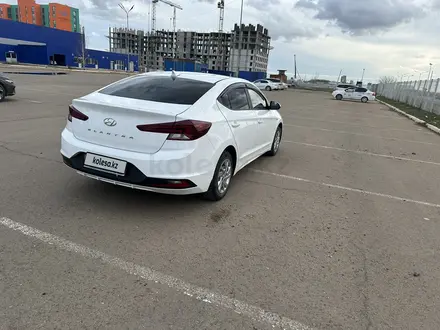 Hyundai Elantra 2019 годаүшін5 900 000 тг. в Астана – фото 2