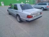 Mercedes-Benz E 200 1993 годаүшін1 189 999 тг. в Актобе – фото 4