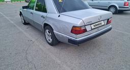 Mercedes-Benz E 200 1993 годаүшін1 189 999 тг. в Актобе – фото 4