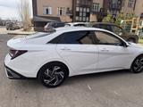 Hyundai Elantra 2023 года за 7 800 000 тг. в Караганда – фото 3
