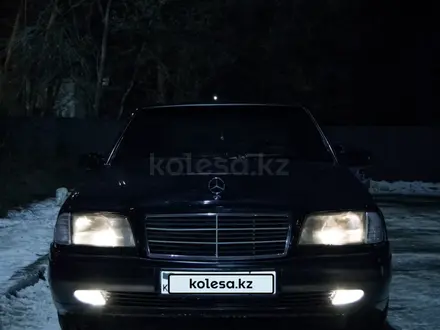 Mercedes-Benz C 200 1994 года за 2 350 000 тг. в Караганда