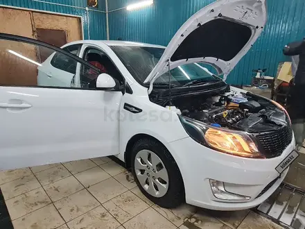 Kia Rio 2015 года за 5 000 000 тг. в Атырау – фото 2