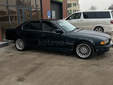 BMW 728 1998 года за 2 000 000 тг. в Шу – фото 2