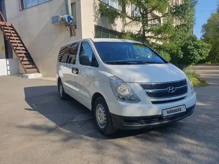 Hyundai H-1 2015 года за 13 500 000 тг. в Усть-Каменогорск – фото 2