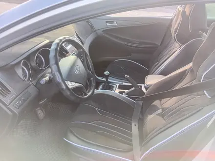 Hyundai Sonata 2011 года за 5 000 000 тг. в Караганда – фото 9