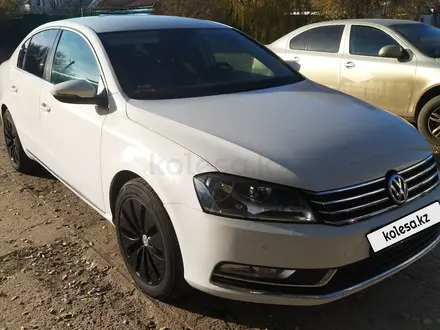 Volkswagen Passat 2014 года за 6 800 000 тг. в Уральск