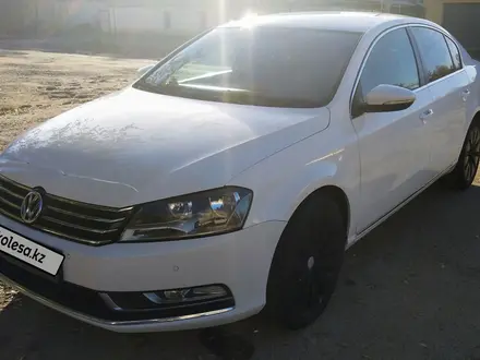 Volkswagen Passat 2014 года за 6 800 000 тг. в Уральск – фото 5