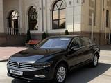 Volkswagen Passat 2022 года за 12 500 000 тг. в Алматы – фото 2