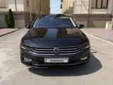 Volkswagen Passat 2022 года за 12 500 000 тг. в Алматы – фото 3
